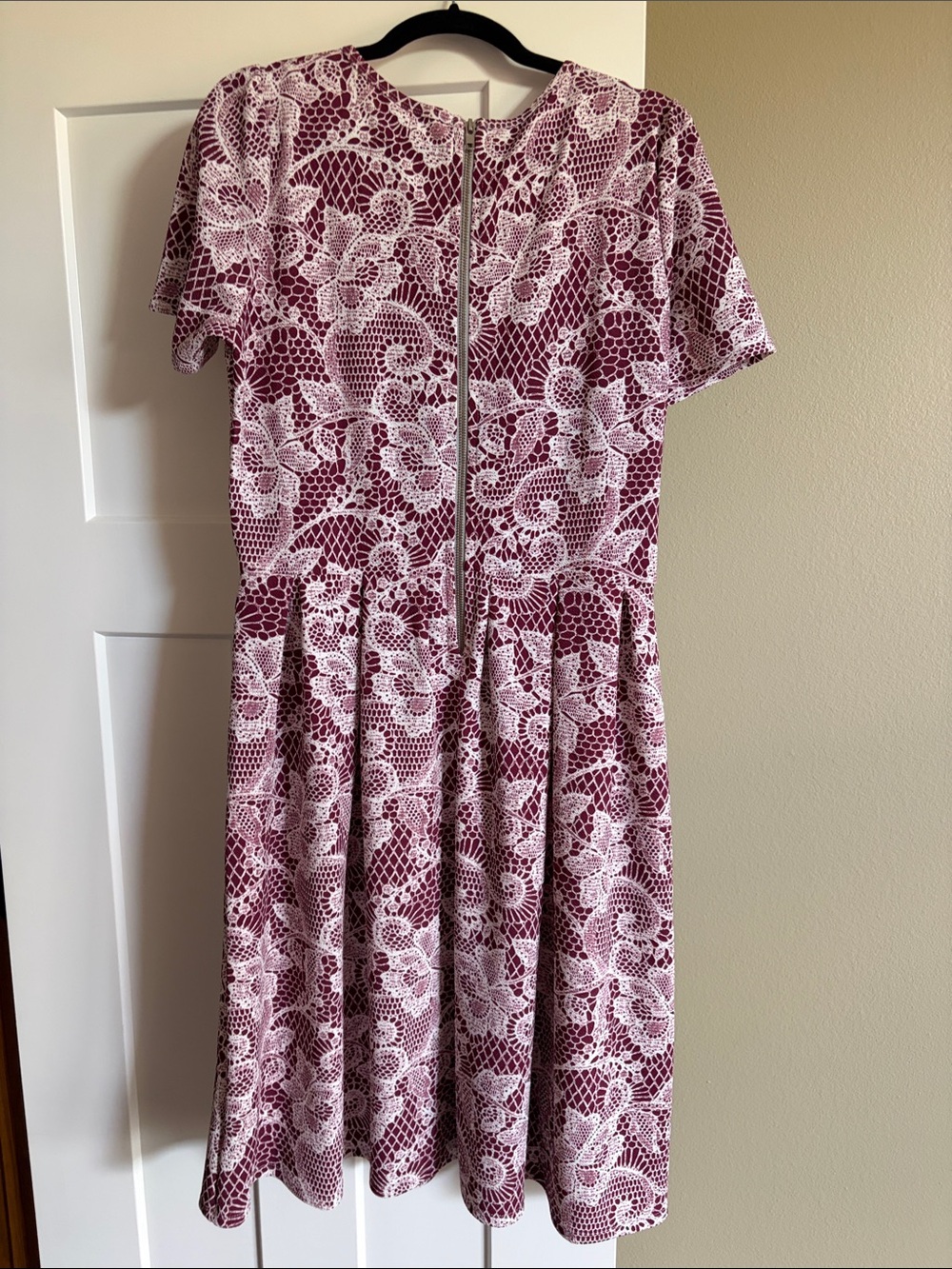 LuLaRoe Burgundy & White Lace-Pattern Amelia Dress with Pleats and Pockets XL - Picture 5 of 5
